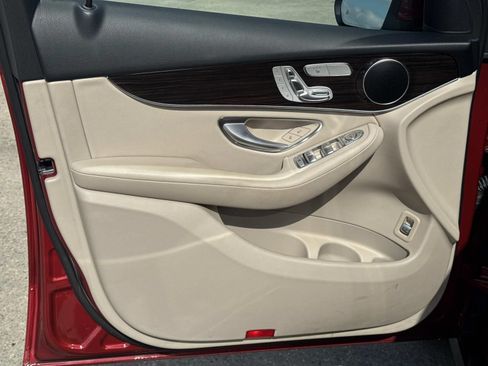Used 2022 Mercedes-Benz GLC 300 image 18
