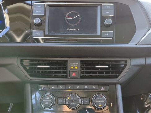 Certified 2023 Volkswagen Jetta SE w/ Panoramic Sunroof Package image 21