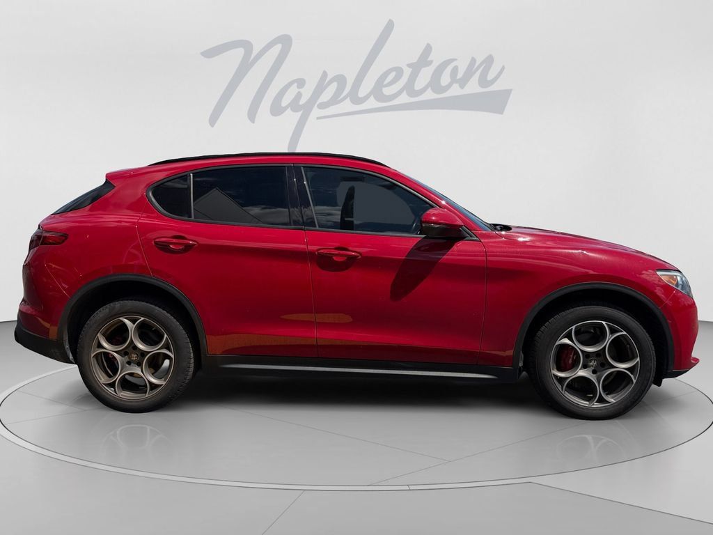 Used 2023 Alfa Romeo Stelvio Sprint AWD/4WD image 7