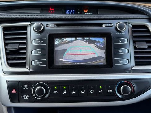 Used 2018 Toyota Highlander LE image 36