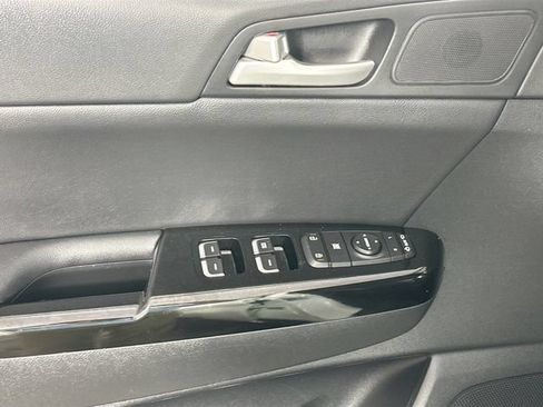 Used 2021 Kia Sportage S w/ S AWD Premium Package image 24