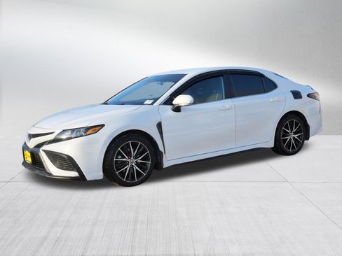 Certified 2023 Toyota Camry SE image 3