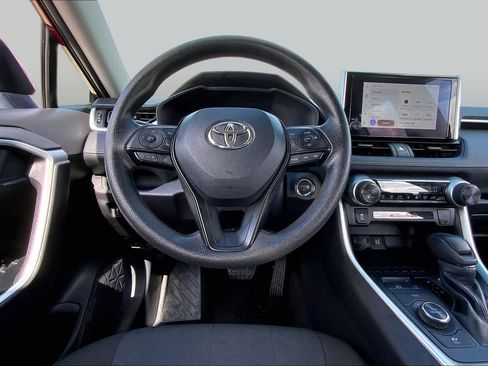 Used 2025 Toyota RAV4 XLE AWD/4WD image 6