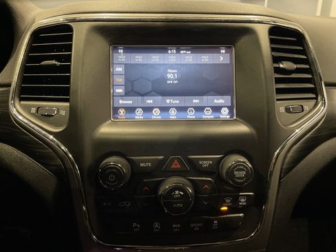 Used 2020 Jeep Grand Cherokee Laredo image 22