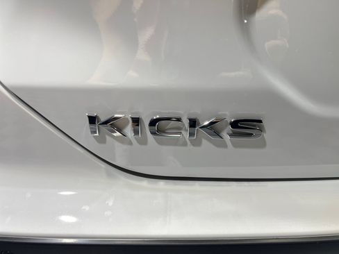 New 2025 Nissan Kicks Play S image 24