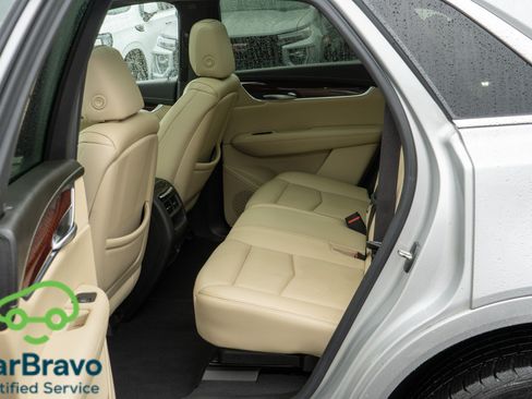Used 2018 Cadillac XT5 Premium Luxury FWD image 32