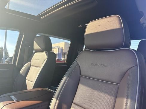 Used 2024 GMC Sierra 3500 Denali w/ Denali Reserve Package image 11