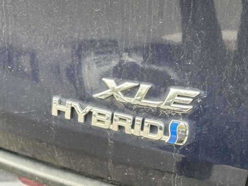 Used 2022 Toyota Sienna XLE image 10