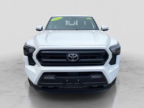 Used 2025 Toyota Tacoma SR5 AWD/4WD image 10
