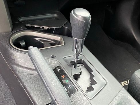 Used 2018 Toyota RAV4 LE image 15