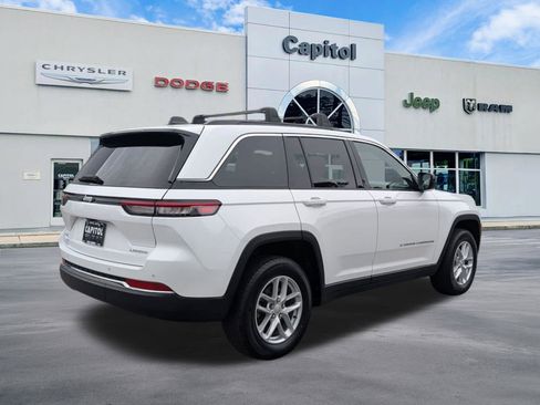 Used 2024 Jeep Grand Cherokee Laredo X AWD/4WD image 3