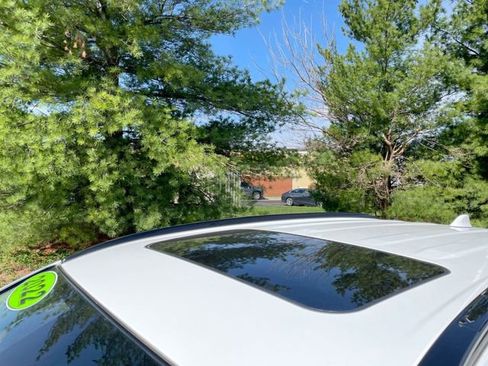 Used 2022 Toyota RAV4 XLE w/ Convenience Package image 9