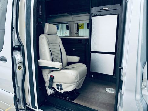 Used 2020 Mercedes-Benz Sprinter 3500 image 31
