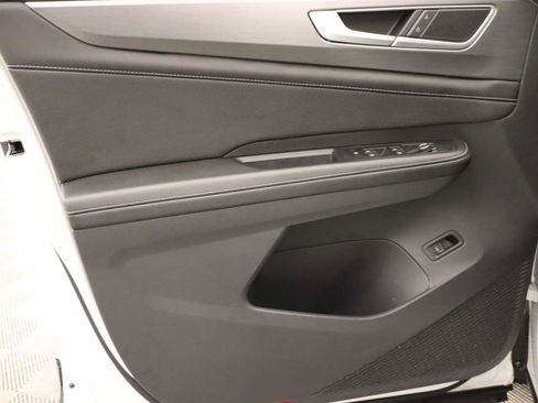 Certified 2025 Volkswagen Atlas Cross Sport SE image 17