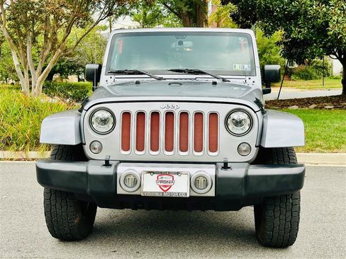 Used 2018 Jeep Wrangler Unlimited Sahara w/ Connectivity Group AWD/4WD image 6