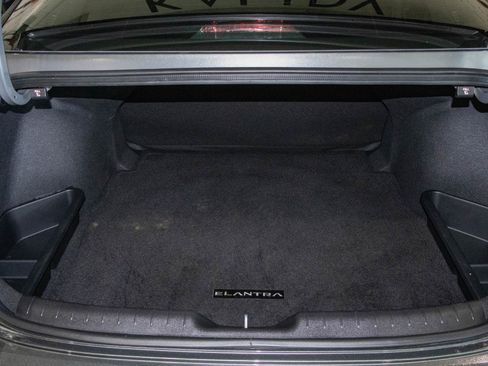 Used 2025 Hyundai Elantra SE FWD image 23