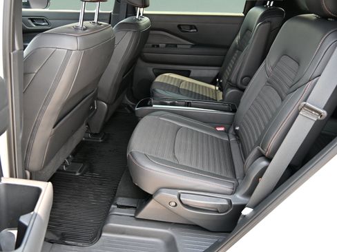 Used 2025 Nissan Pathfinder Rock Creek AWD/4WD image 15