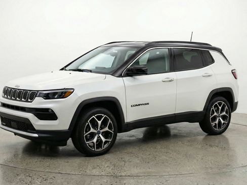 Used 2025 Jeep Compass Limited AWD/4WD image 3