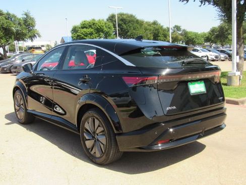 Used 2024 Nissan Ariya FWD image 11