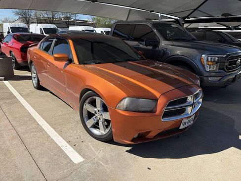 Used 2011 Dodge Charger R/T w/ Wheels & Tunes Group image 2