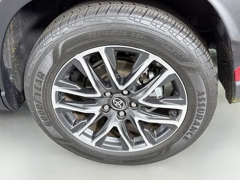 Certified 2026 Toyota Corolla Cross XLE w/ Convenience Package FWD image 33