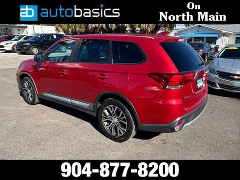 Used 2018 Mitsubishi Outlander ES image 3