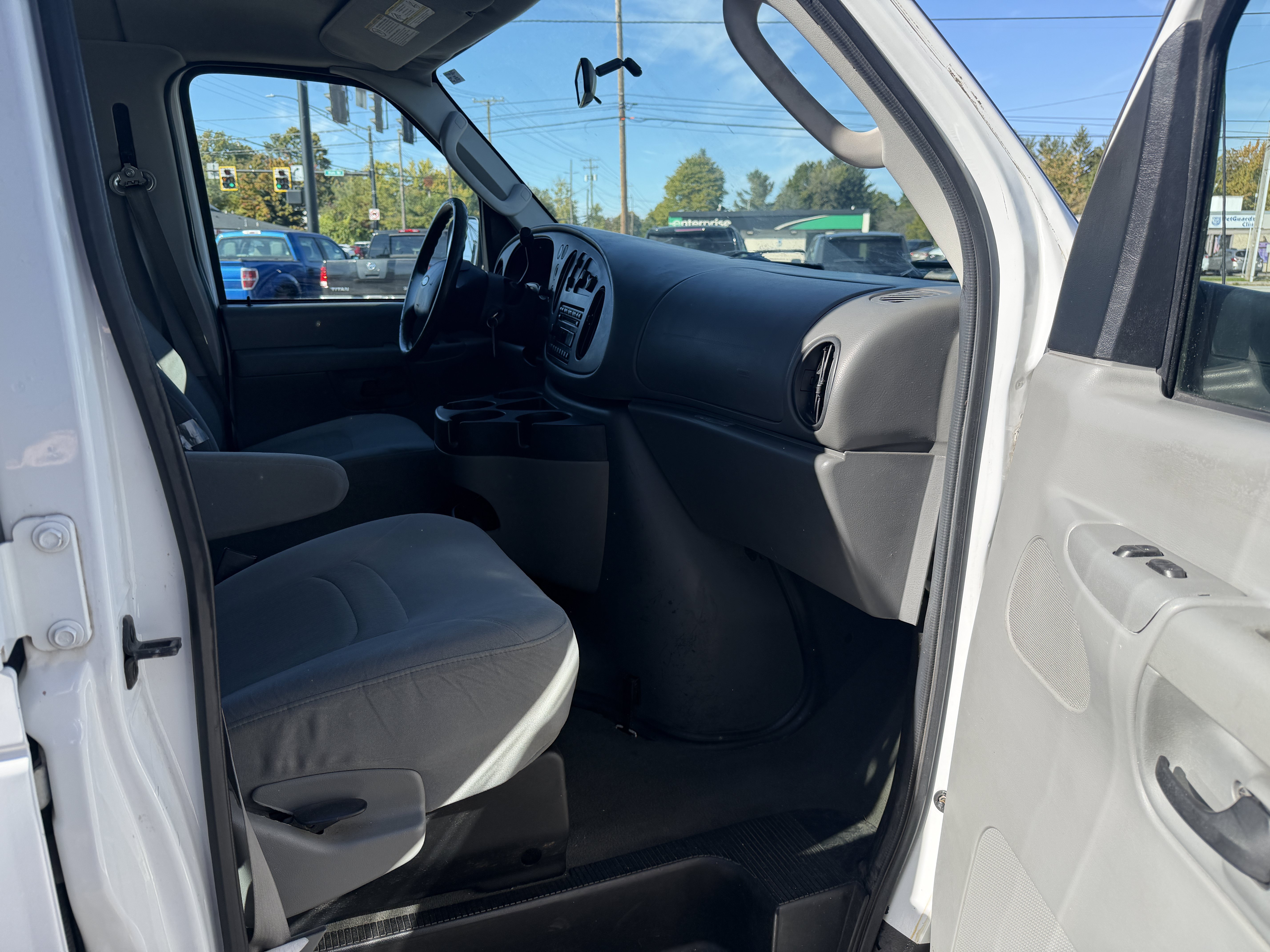 Used 2008 Ford E-350 and Econoline 350 XL RWD image 10