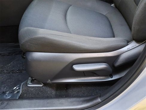 Used 2022 Toyota RAV4 LE image 24