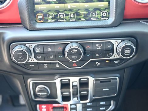 Used 2022 Jeep Wrangler Unlimited Rubicon w/ Steel Bumper Group AWD/4WD image 19