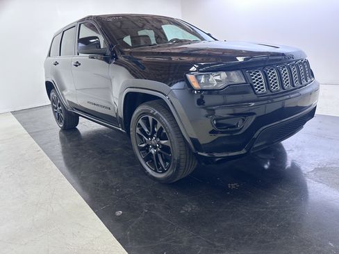 Used 2020 Jeep Grand Cherokee Altitude AWD/4WD image 22