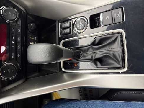 Used 2022 Mitsubishi Eclipse Cross SE image 21