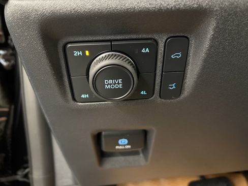 New 2025 Ford Expedition Active image 25