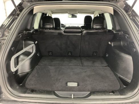 Used 2018 Jeep Cherokee Trailhawk w/ Cold Weather Group AWD/4WD image 25