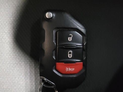 Used 2018 Jeep Wrangler Unlimited Sport S AWD/4WD image 32