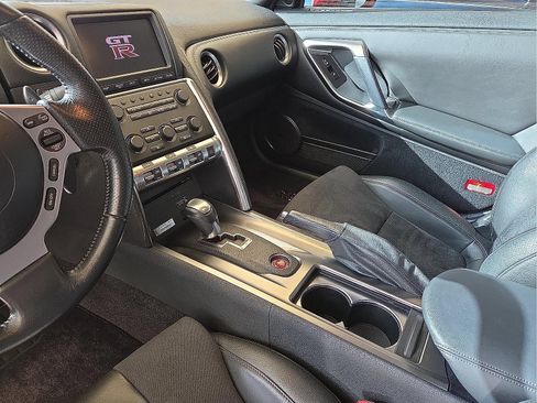 Used 2009 Nissan GT-R Premium AWD/4WD image 12