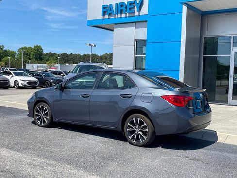 Used 2018 Toyota Corolla SE FWD image 3