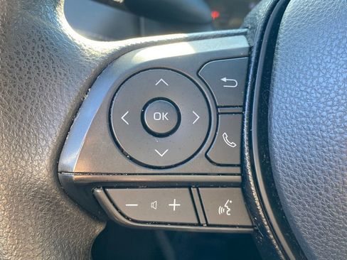 Used 2021 Toyota RAV4 LE image 27