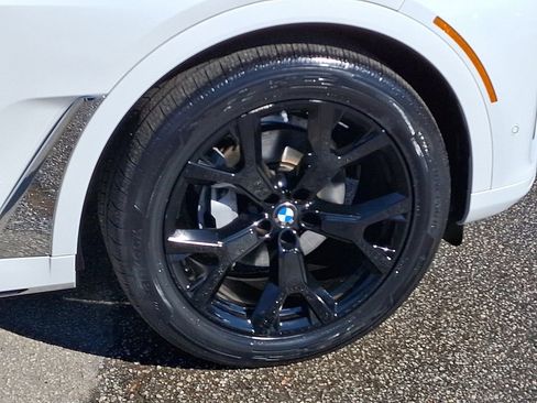 Used 2022 BMW X7 xDrive40i w/ Premium Package image 8