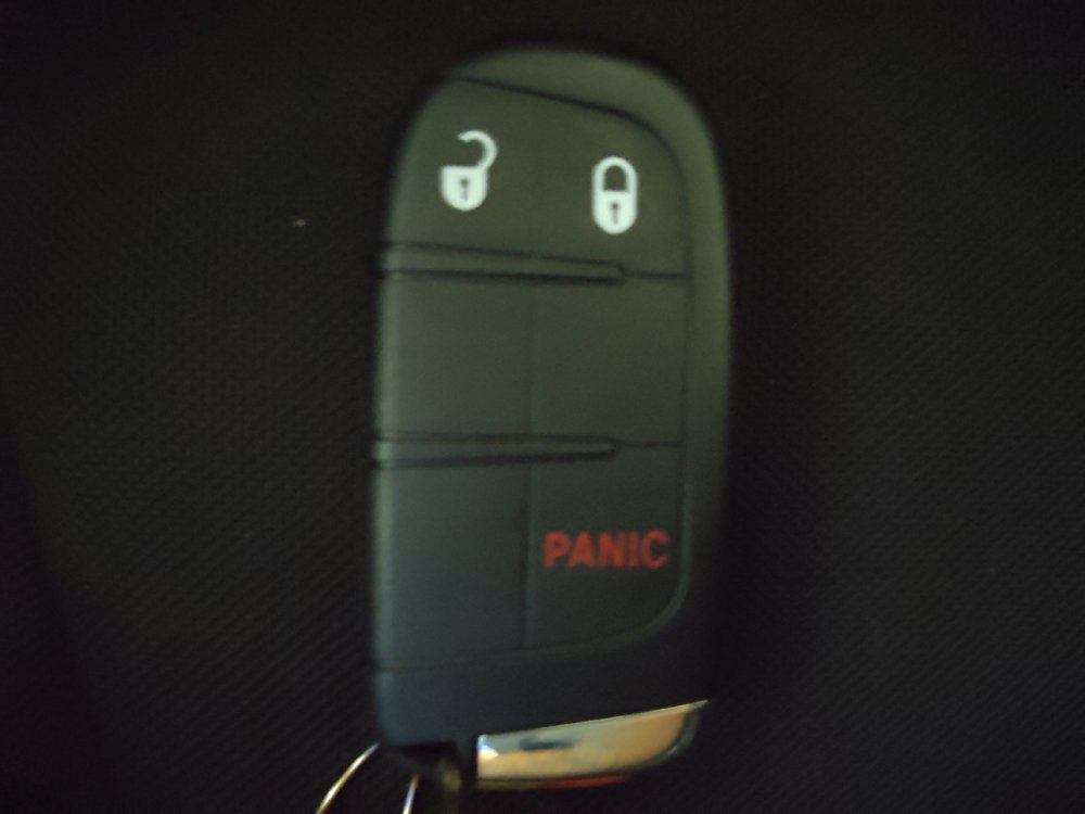Used 2020 Jeep Renegade Latitude w/ UConnect 8.4 Nav Group FWD image 32