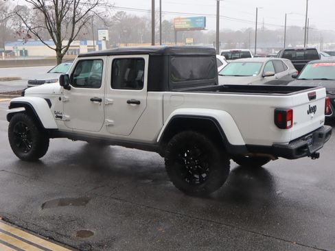 Used 2025 Jeep Gladiator Sport image 8