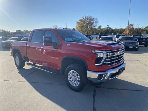 Used 2024 Chevrolet Silverado 2500 LTZ w/ LTZ Premium Package image 3