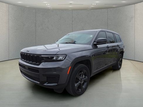 Used 2023 Jeep Grand Cherokee L Laredo RWD image 11