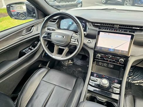 Used 2022 Jeep Grand Cherokee L Overland w/ Luxury Tech Group IV AWD/4WD image 29