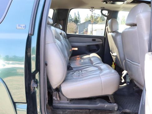 Used 2001 Chevrolet Suburban 2500 LT w/ LT Preferred Equipment Group image 8
