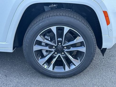 New 2025 Jeep Grand Cherokee L Overland image 12