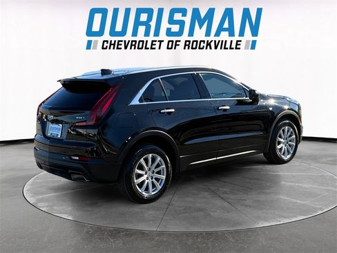 Used 2022 Cadillac XT4 Luxury w/ Cold Weather Package image 6