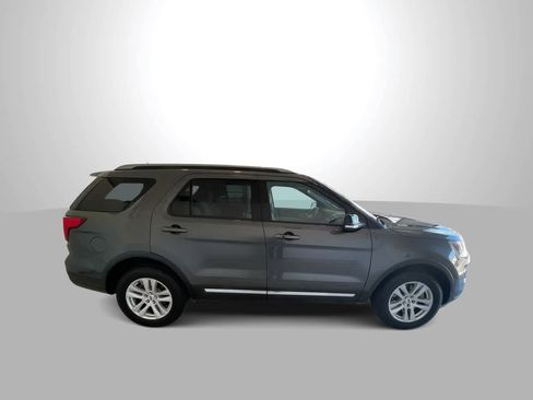 Used 2018 Ford Explorer XLT w/ Equipment Group 201A AWD/4WD image 9