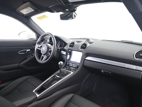 Certified 2025 Porsche 718 Cayman RWD image 19