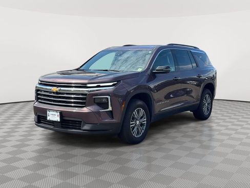 Used 2024 Chevrolet Traverse LT AWD/4WD image 3