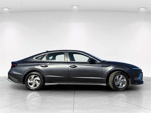 Certified 2025 Hyundai Sonata SE image 8